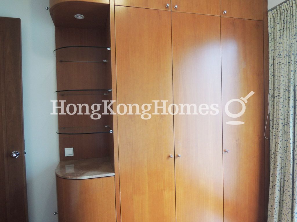 Built-in Wardrobe in Master Bedroom