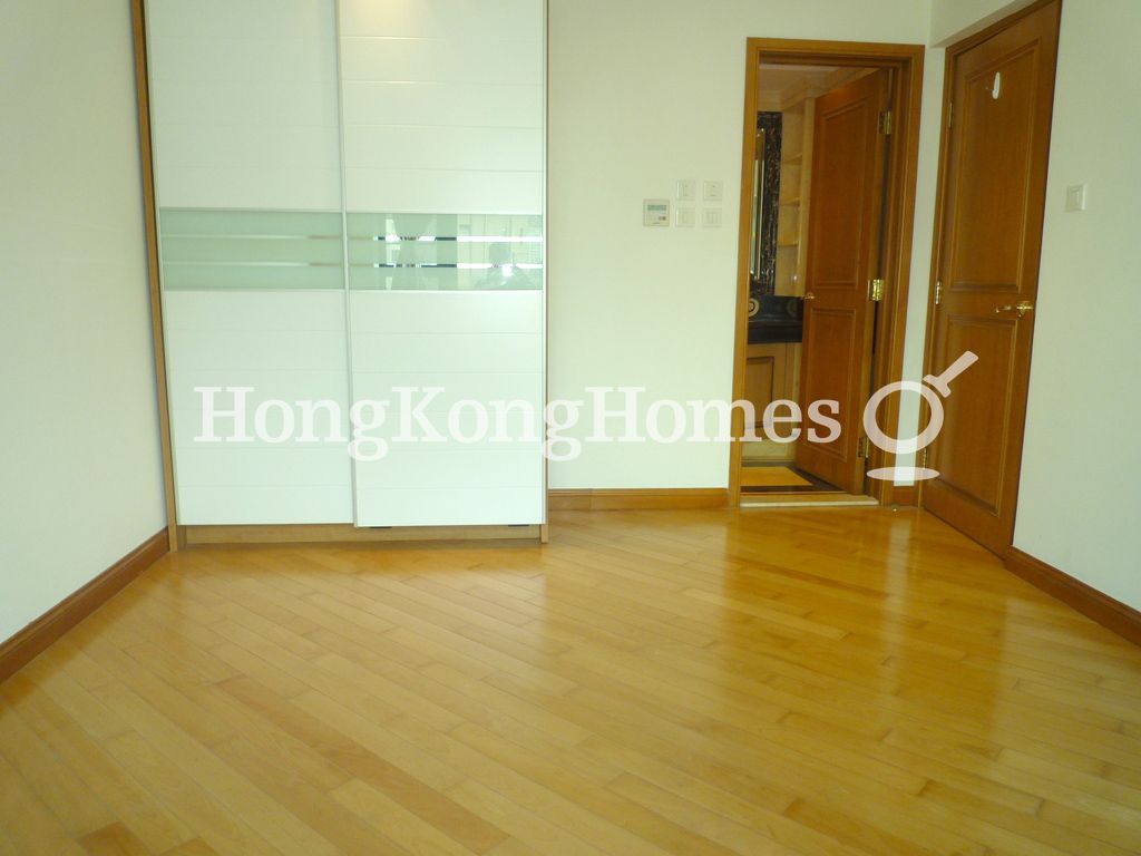 Built-in Wardrobe in Master Bedroom