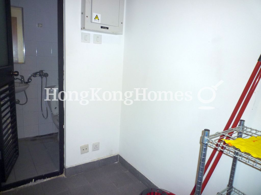 Maid's Room with Washroom