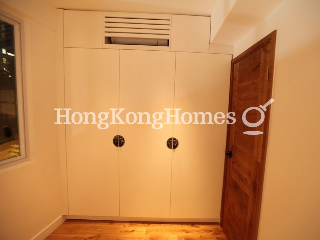 Built-in Wardrobe in Master Bedroom