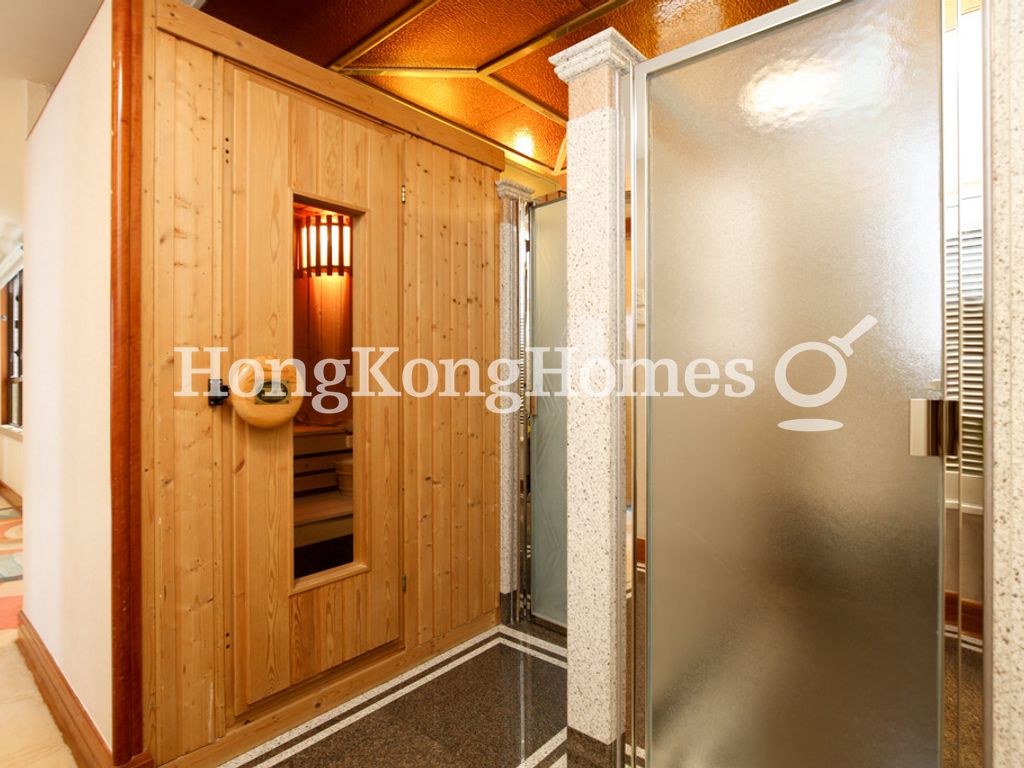 Sauna and guest bathroom