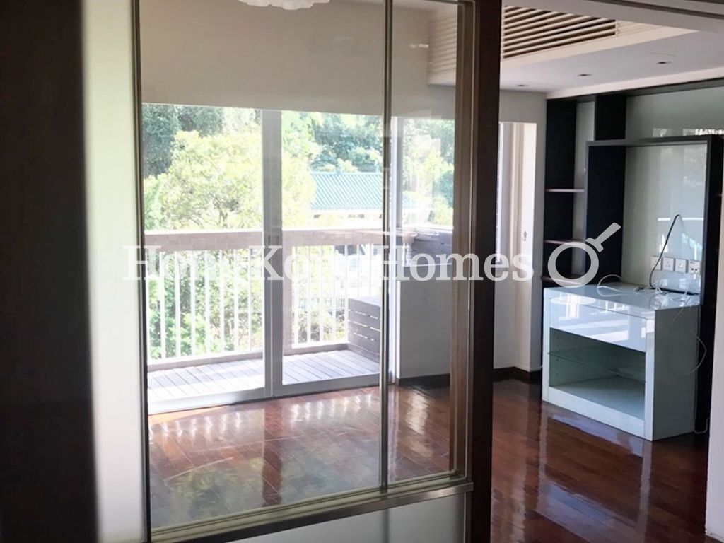 Music and Entertainment Room