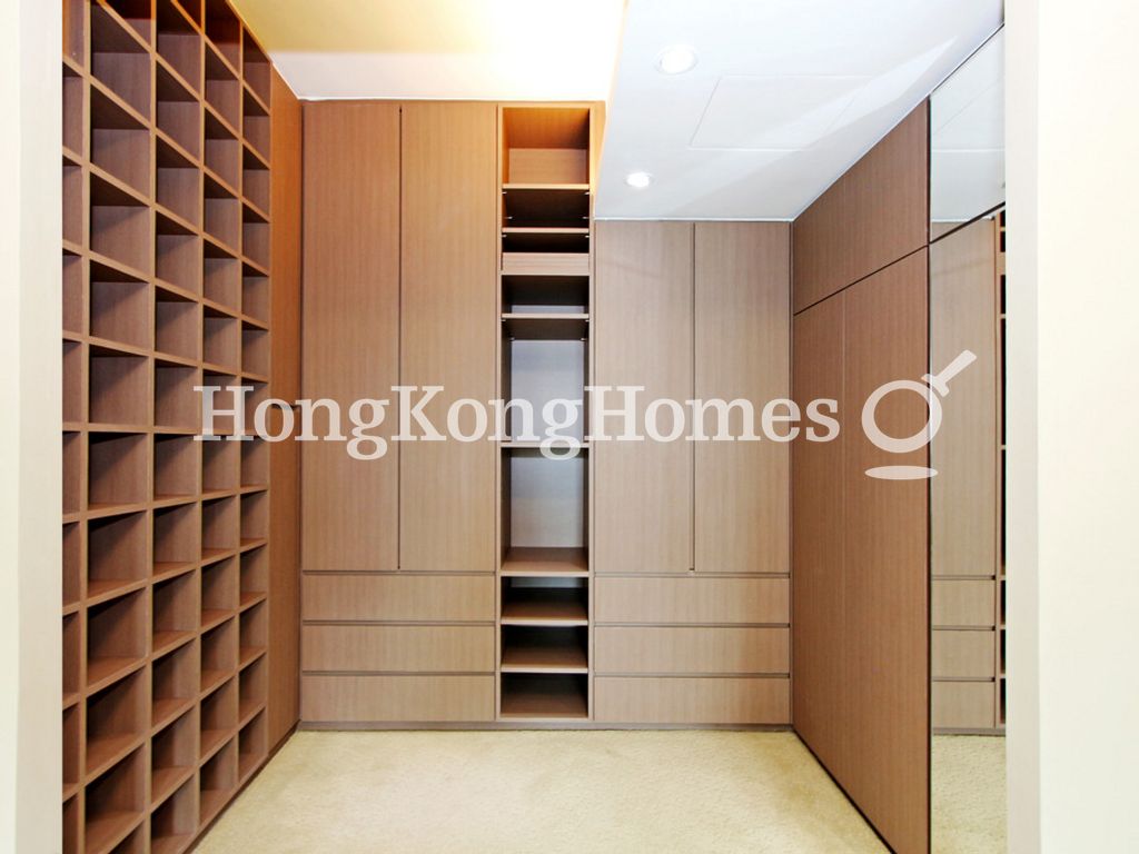 Built-in Wardrobe in Master Bedroom