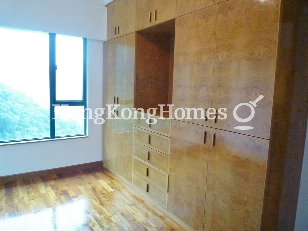 Built-in Wardrobe in Master Bedroom