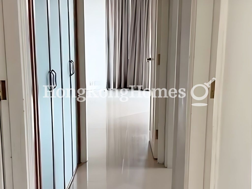 Hallway to Bedrooms & Bathrooms