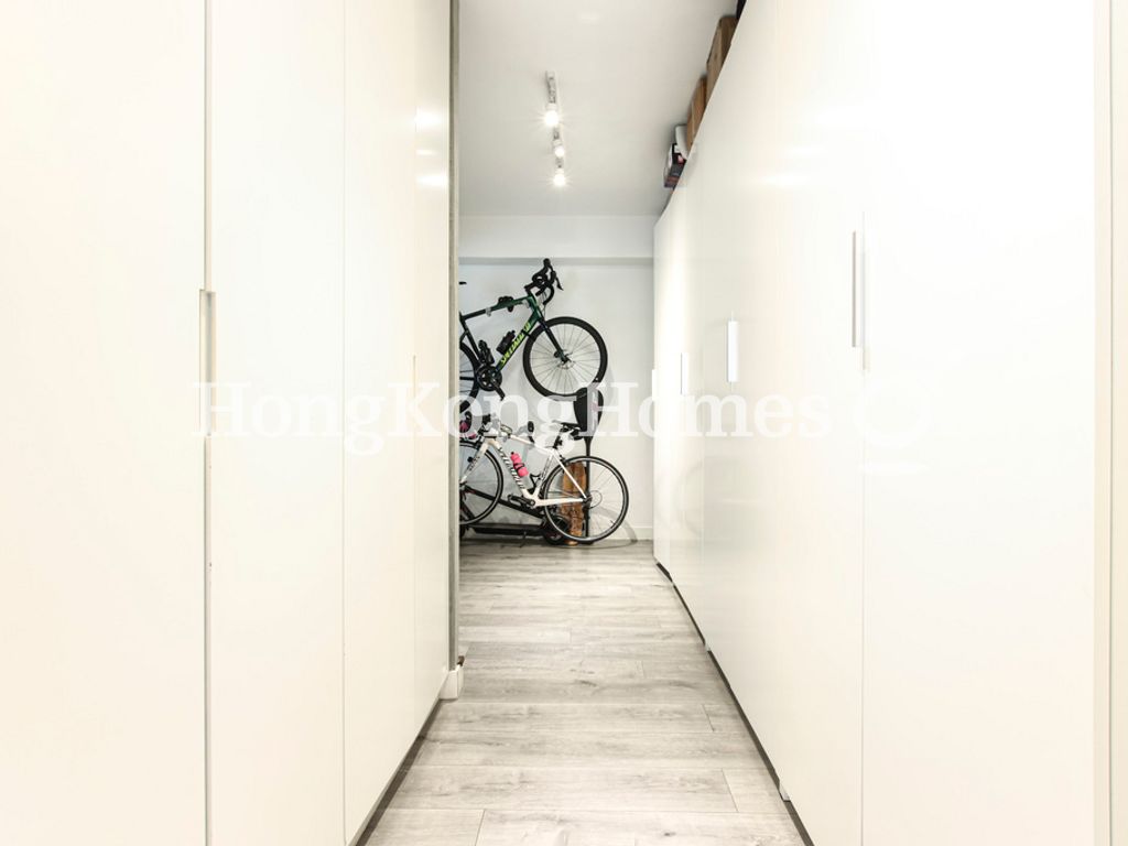 Built-in Wardrobe in Master Bedroom