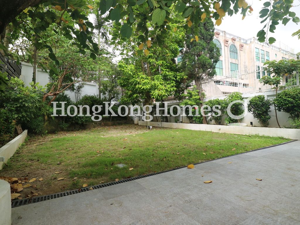 Private Garden off Living & Dining Room