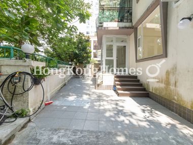 Private Garden off Living and Dining Rm