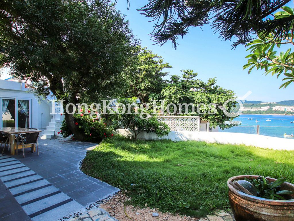 Private Garden off Living & Dining Room