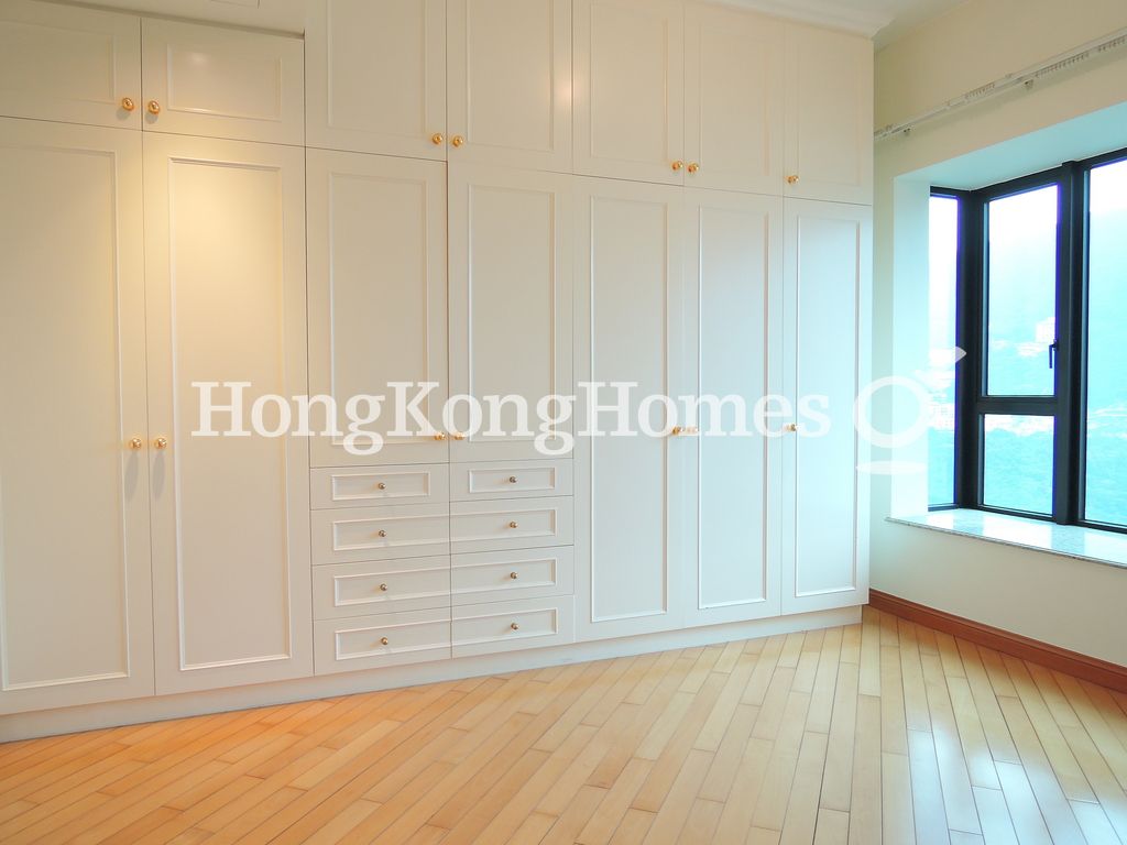Built-in Wardrobe in Master Bedroom
