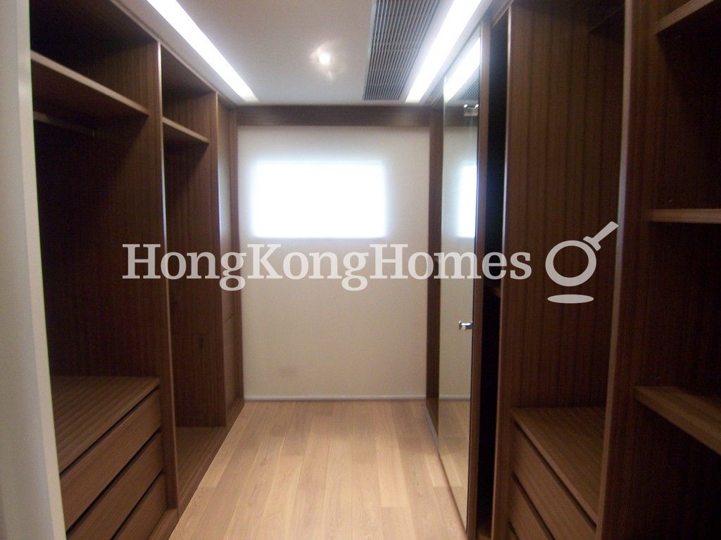 Built-in Wardrobe in Master Bedroom