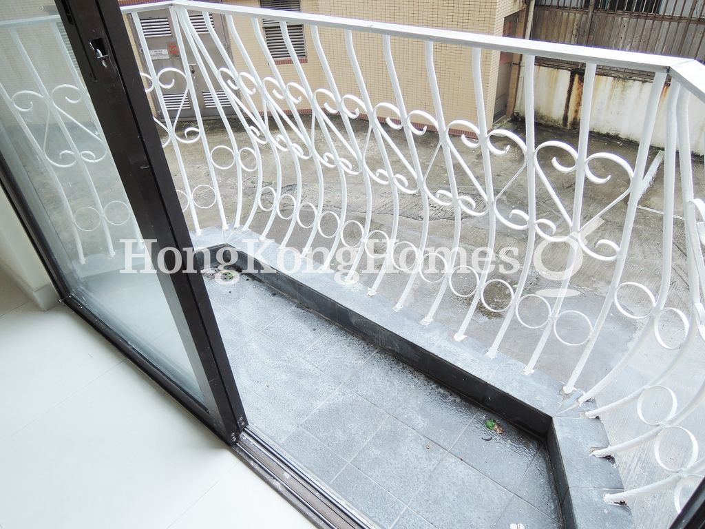 Balcony off Living & Dining Rm