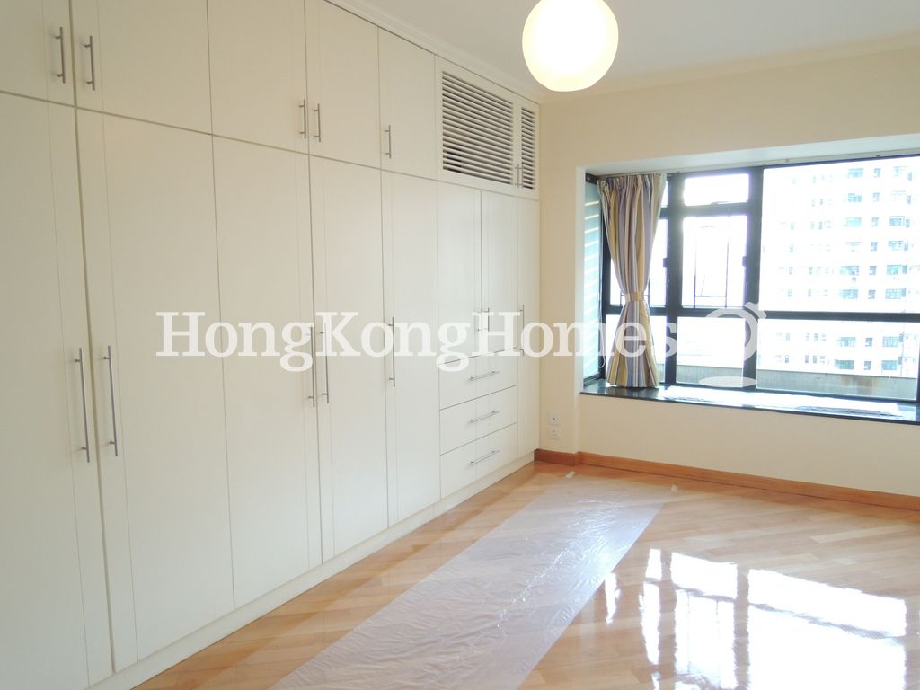 Built-in Wardrobe in Master Bedroom