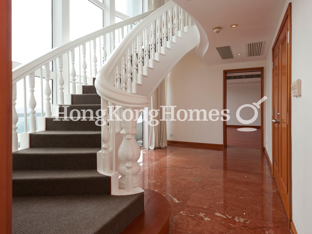 Entrance Hall & Staircase