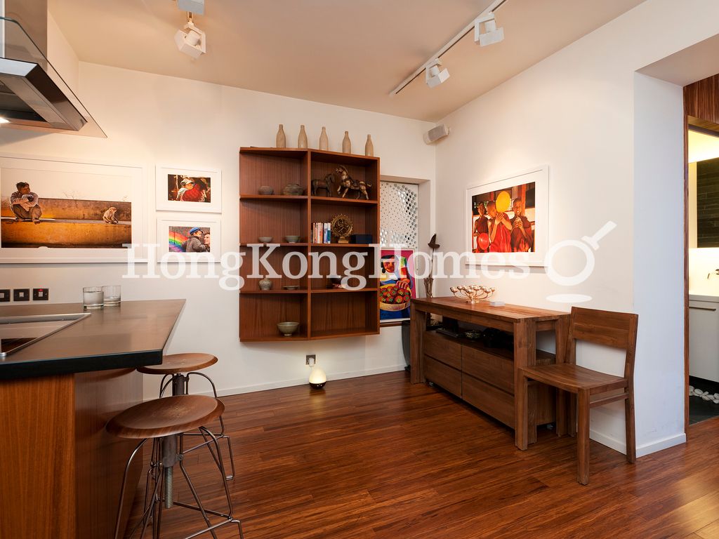 Open Kitchen & Dining Area