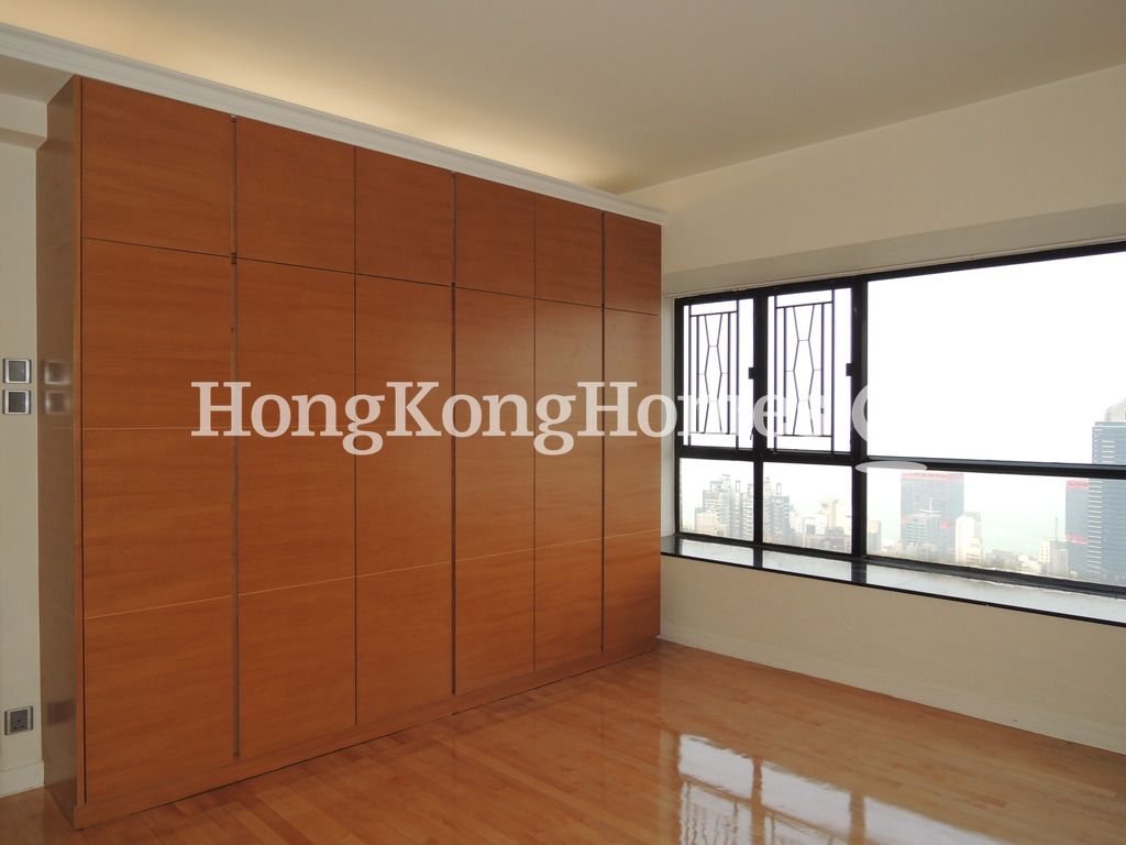 Built-in Wardrobe in Master Bedroom