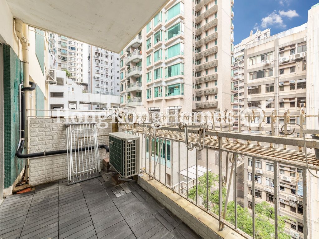 Balcony off Living/Dining Room