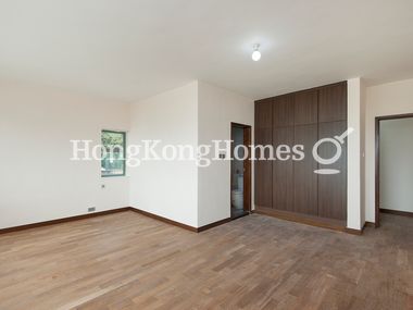 Built-in Wardrobe in Master Bedroom