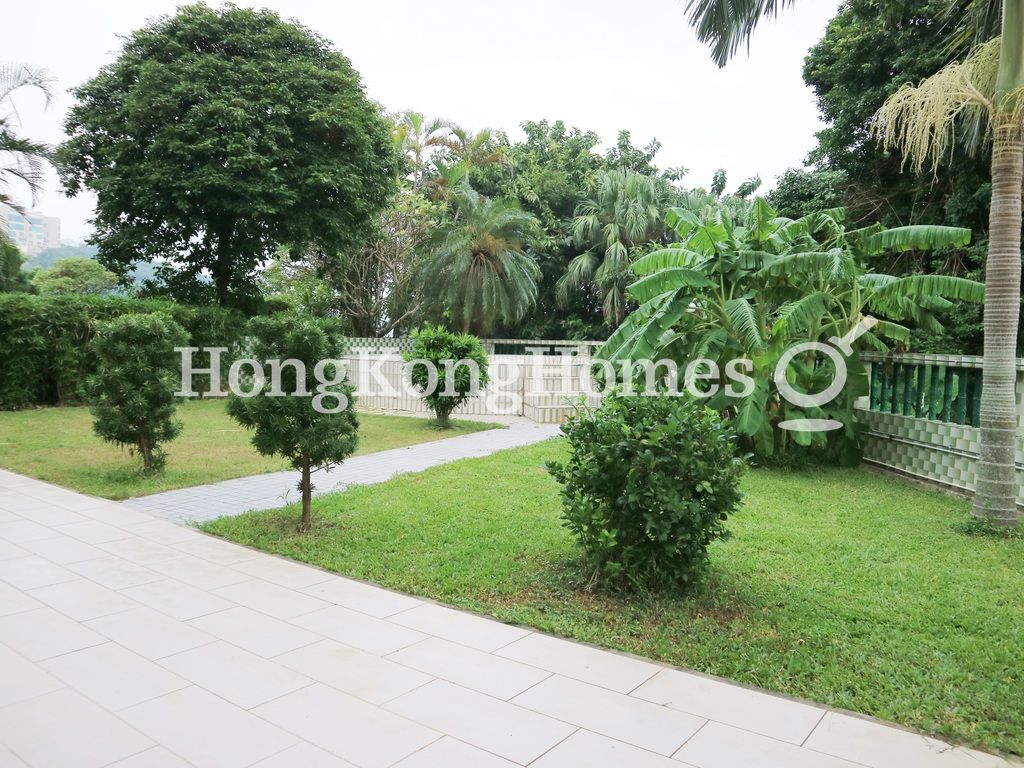 Private Garden off Living & Dining Room
