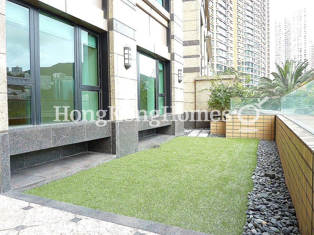 Private Terrace off Living & Dining Room