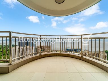 Balcony off Living/Dining Room