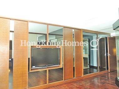 Built-in Wardrobe in Master Bedroom