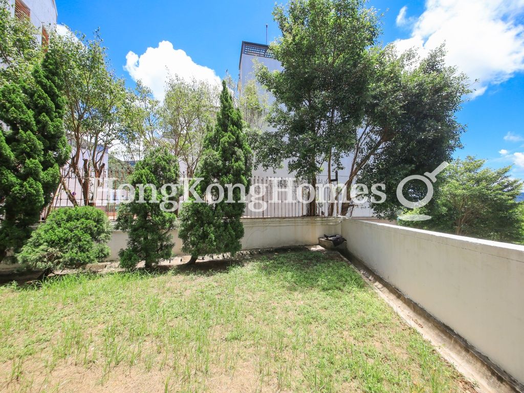 Private Garden off Living & Dining Room