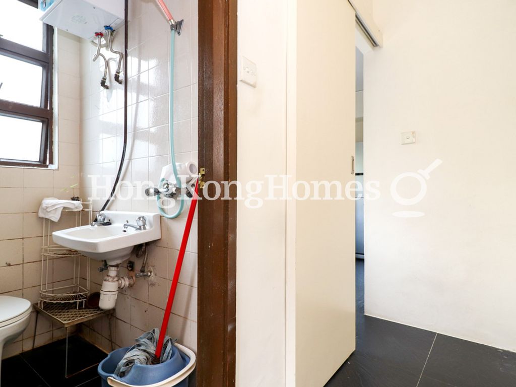 Maid's Room and Washroomm