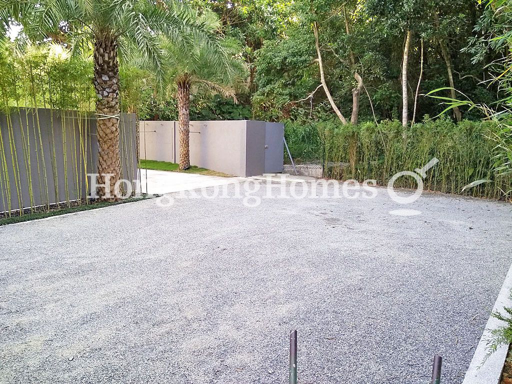 1st Private Garden off Living Room