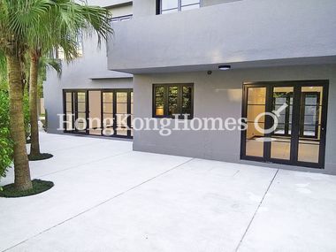 2nd Private Garden  off Living Room