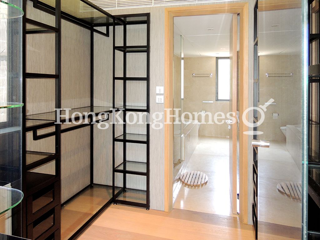 Built-in Wardrobe in Master Bedroom