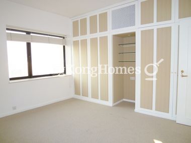 Built-in Wardrobe in Master Bedroom