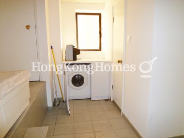 Maid's Room with Washer