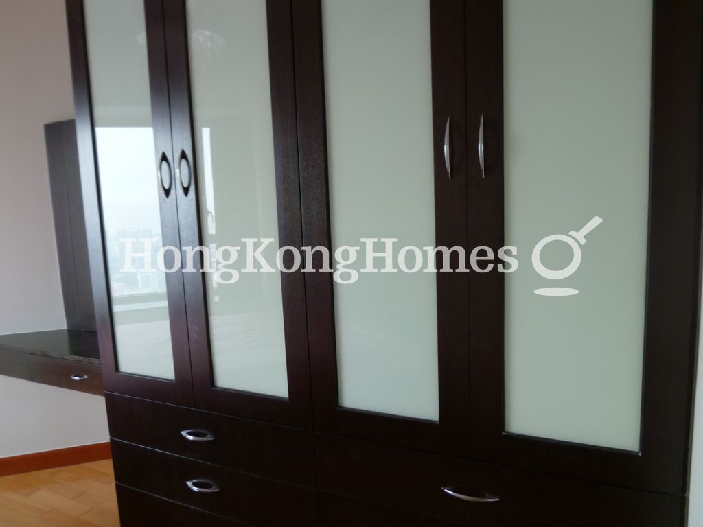 Built-in Wardrobe in Master Bedroom