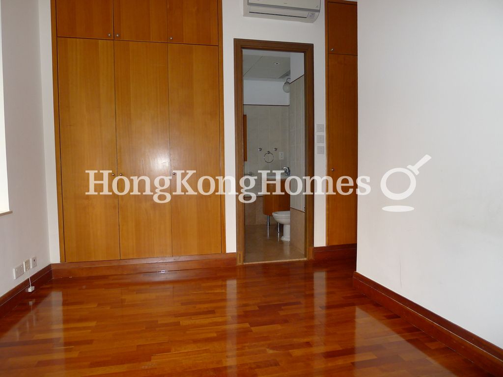 Built-in Wardrobe in Master Bedroom