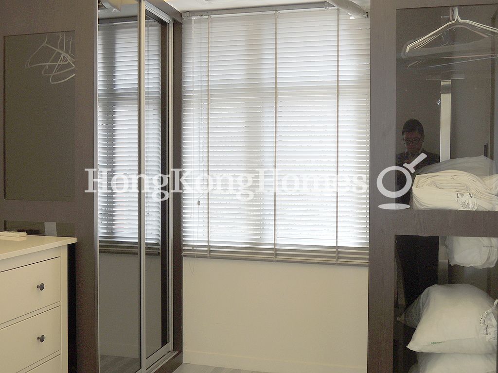 Built-in Wardrobe in Master Bedroom