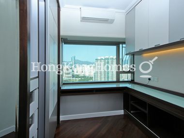 Built-in Wardrobe in Master Bedroom